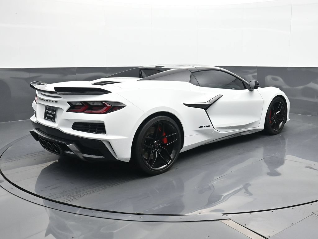 Used 2025 Chevrolet Corvette Z06 RWD image 17