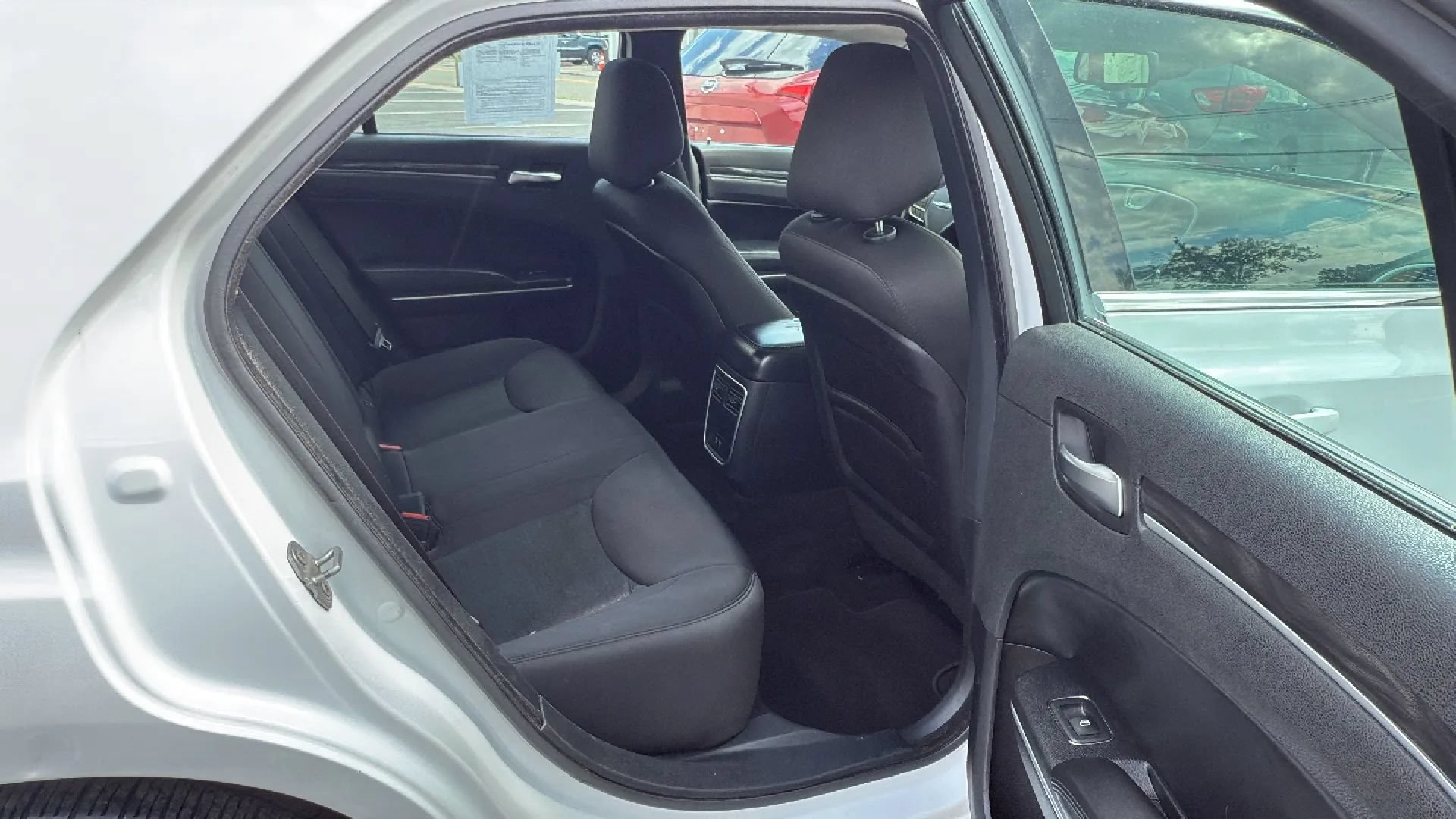 Used 2019 Chrysler 300 Touring w/ Chrome Appearance Package RWD image 25