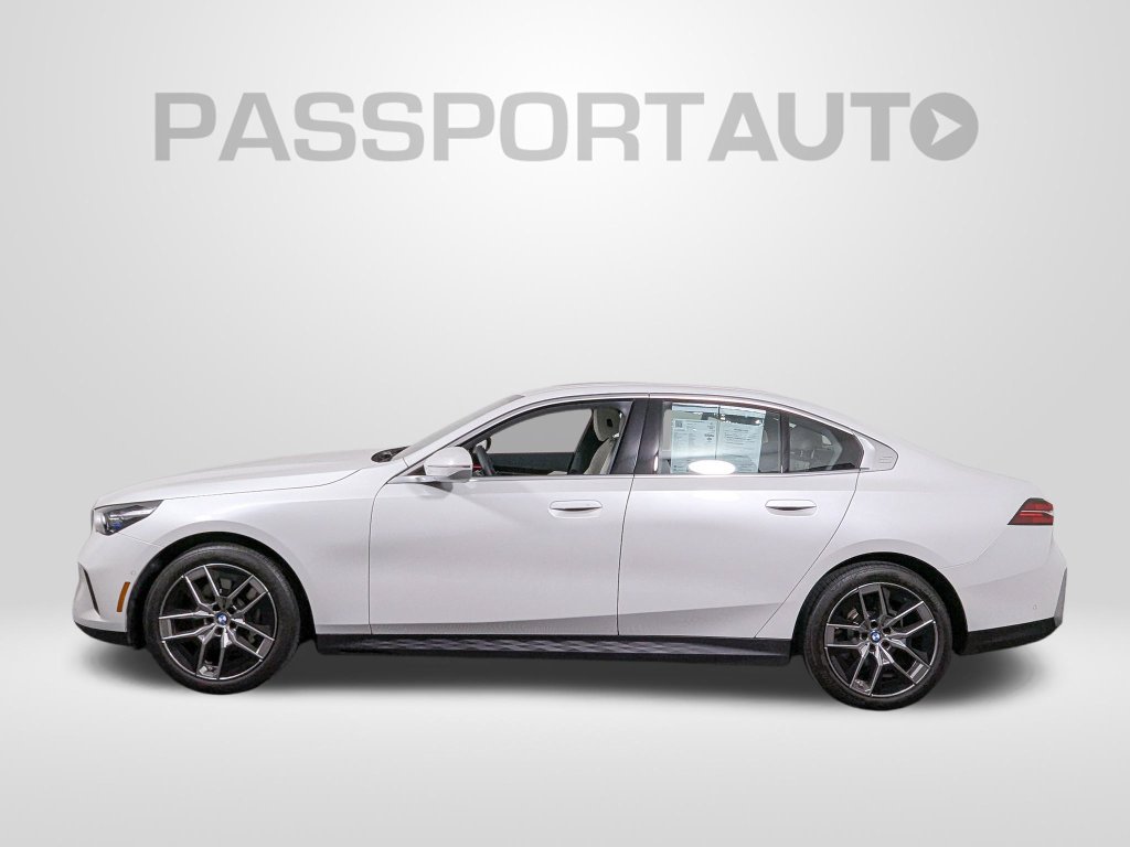 Used 2026 BMW 530i xDrive AWD/4WD image 2