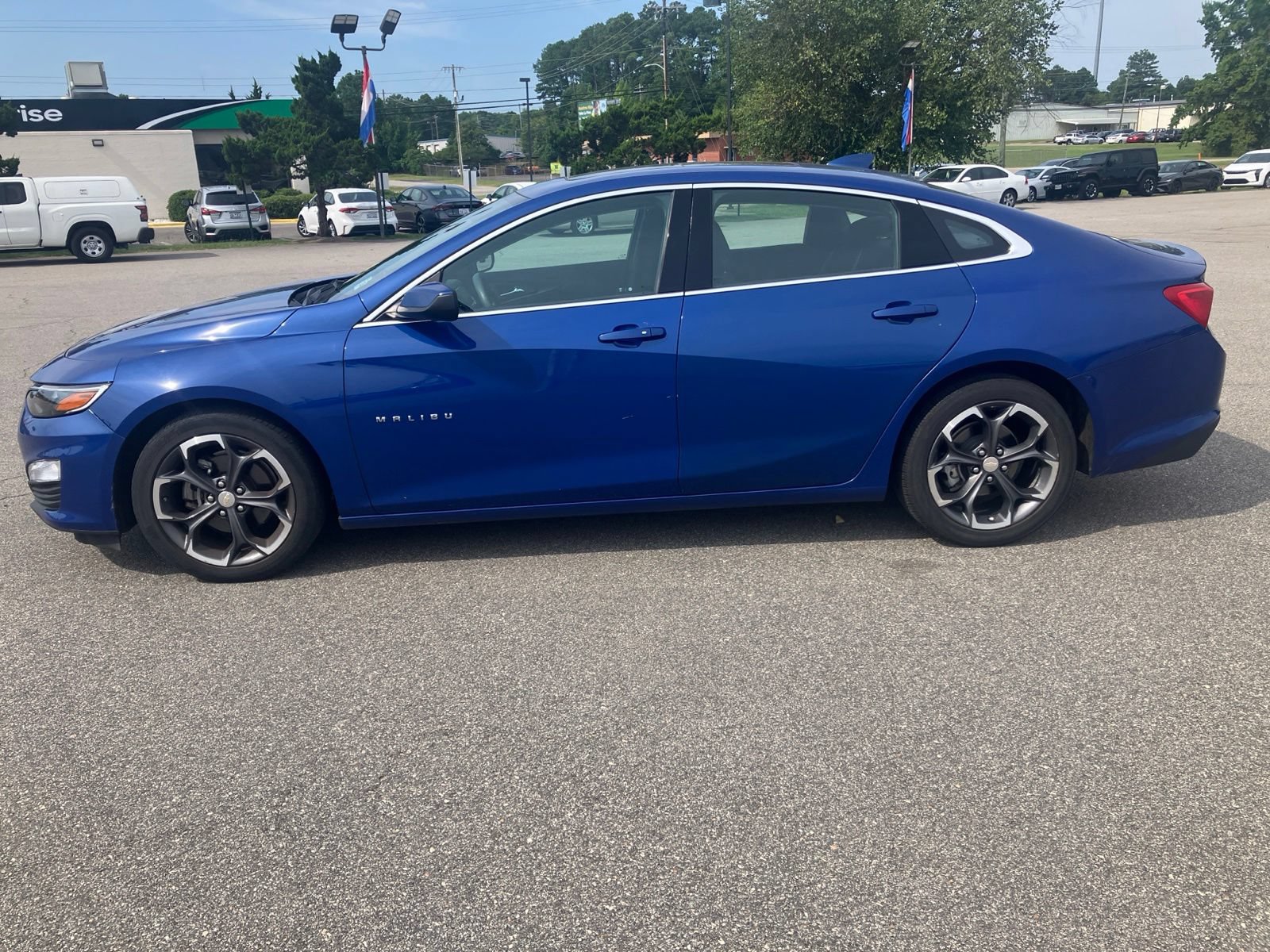 Used 2023 Chevrolet Malibu LT FWD image 2
