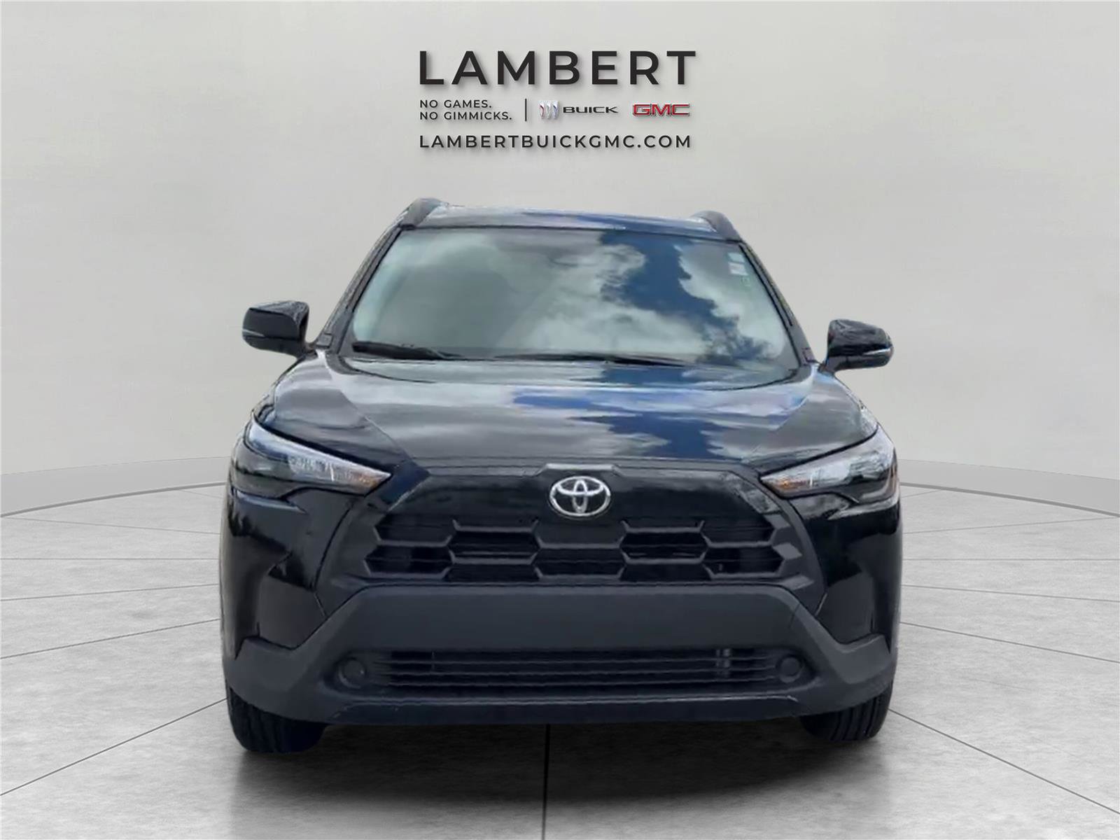 Used 2026 Toyota Corolla Cross LE FWD image 2