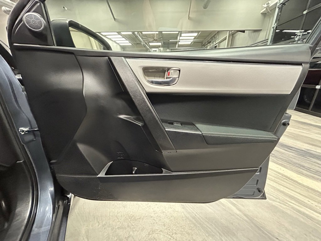 Used 2018 Toyota Corolla LE image 35