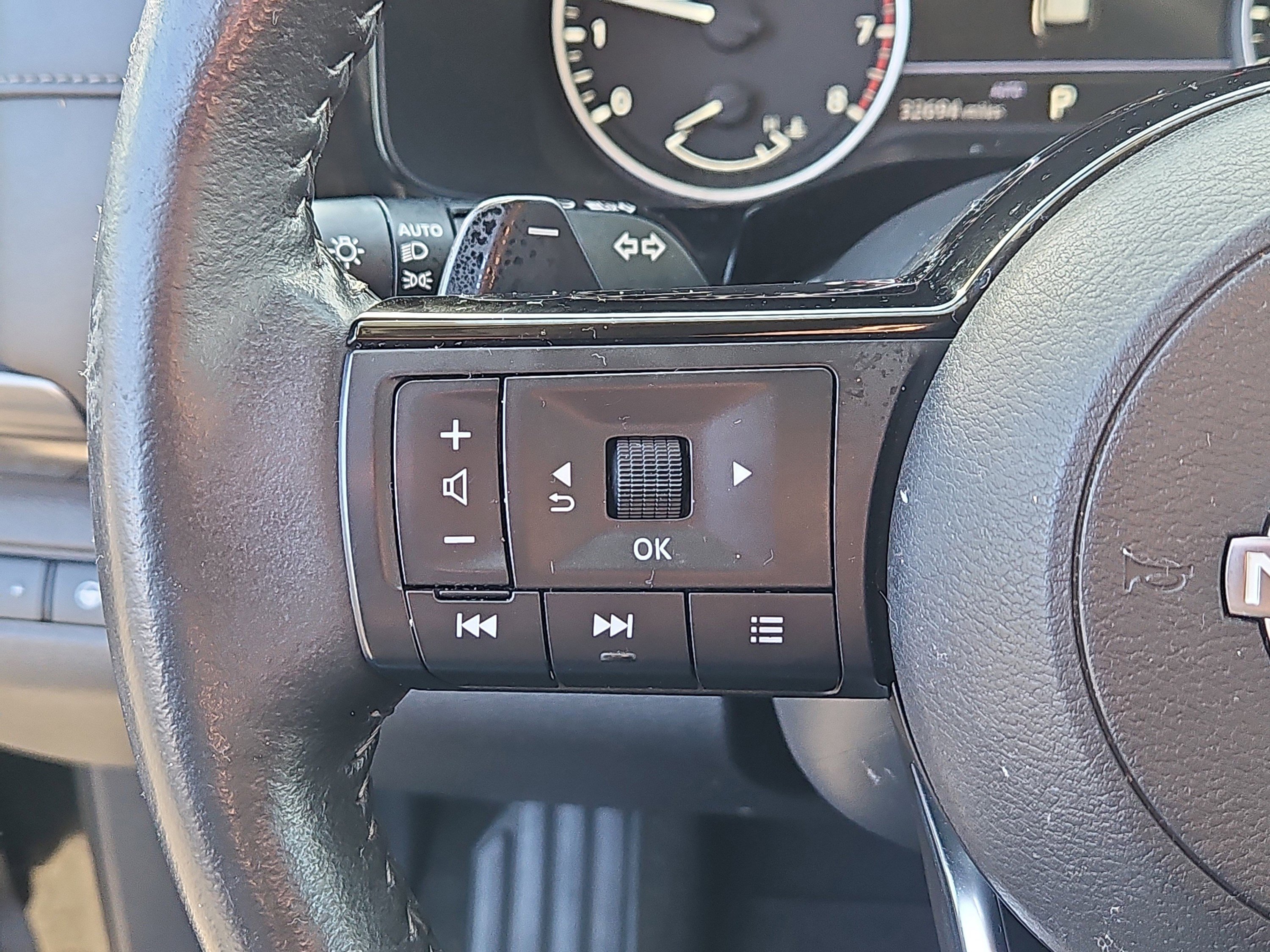 Used 2022 Nissan Pathfinder SL w/ SL Black Package image 18