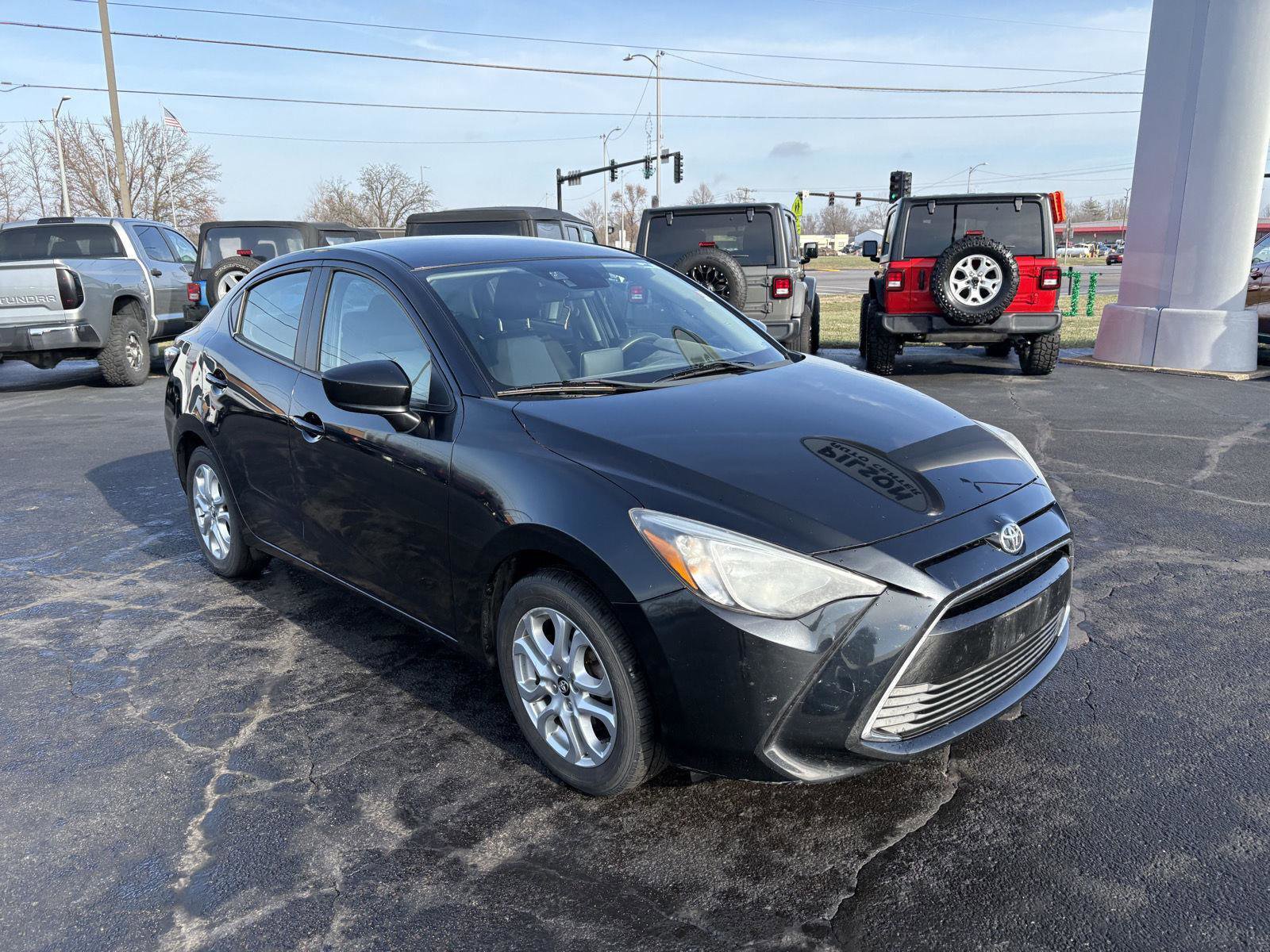 Used 2017 Toyota Yaris iA image 2