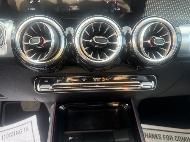 Used 2022 Mercedes-Benz GLB 250 4MATIC image 17