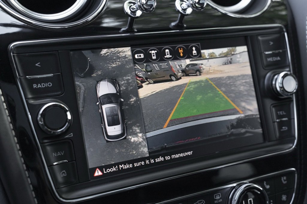 Used 2018 Bentley Bentayga image 30