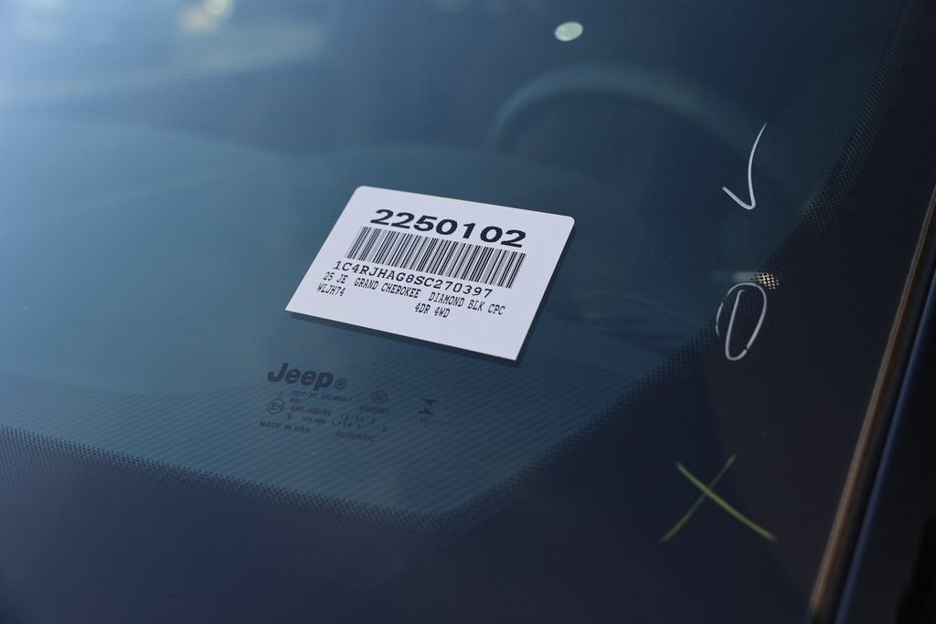 New 2025 Jeep Grand Cherokee Laredo X w/ Trailer Tow Package image 43