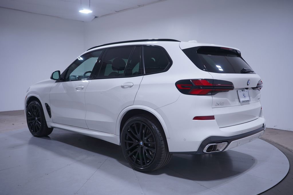 Used 2026 BMW X5 xDrive40i w/ M Sport Package image 3