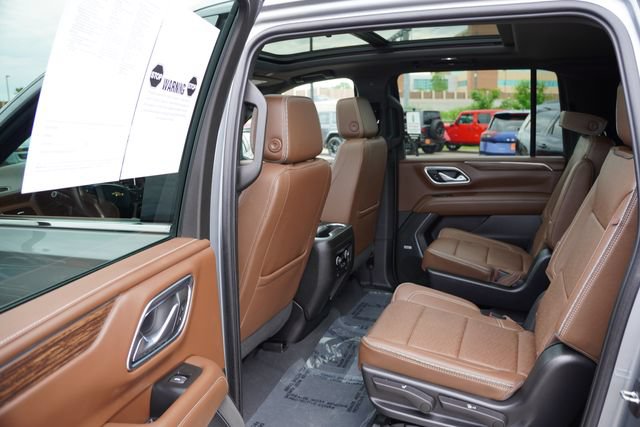 Used 2023 Chevrolet Suburban High Country AWD/4WD image 17