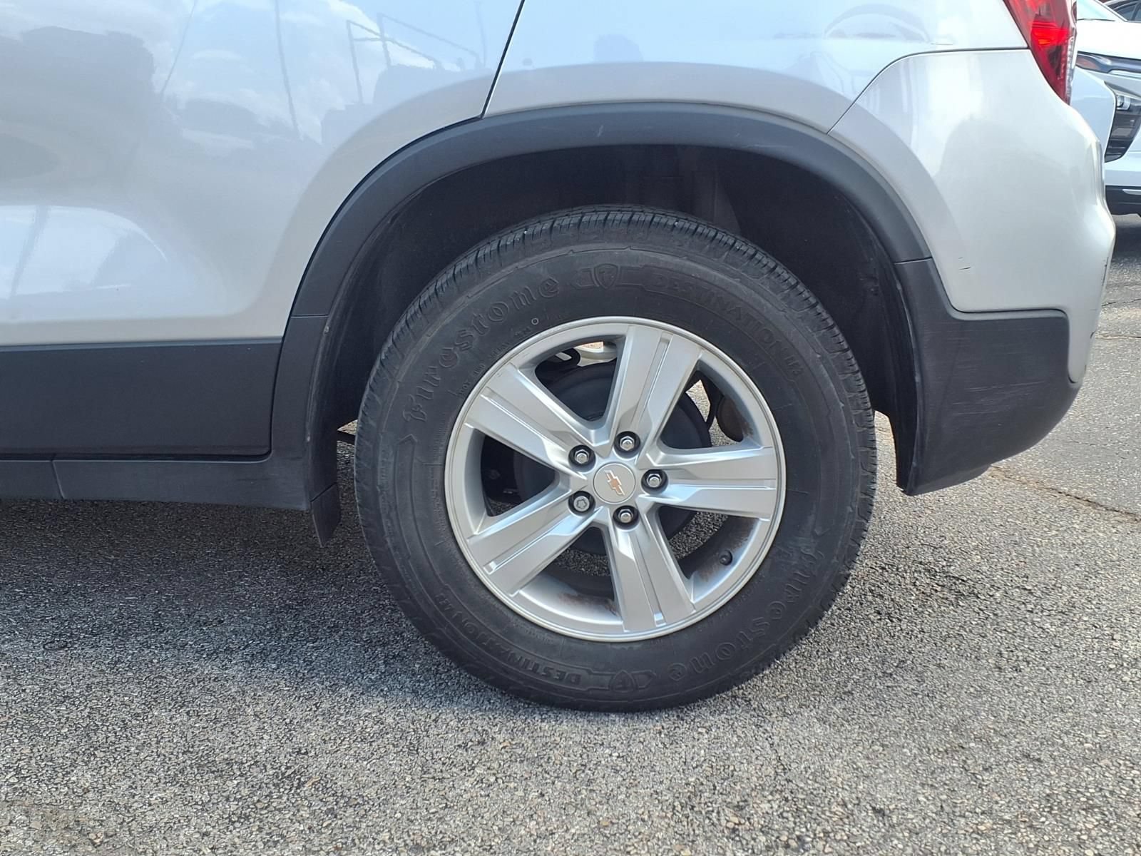 Used 2022 Chevrolet Trax LS w/ Tint and Cruise Package FWD image 25