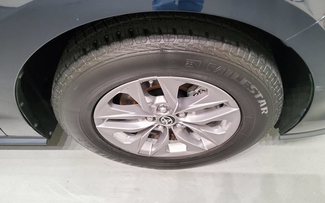 Used 2025 Toyota Sienna XLE FWD image 35