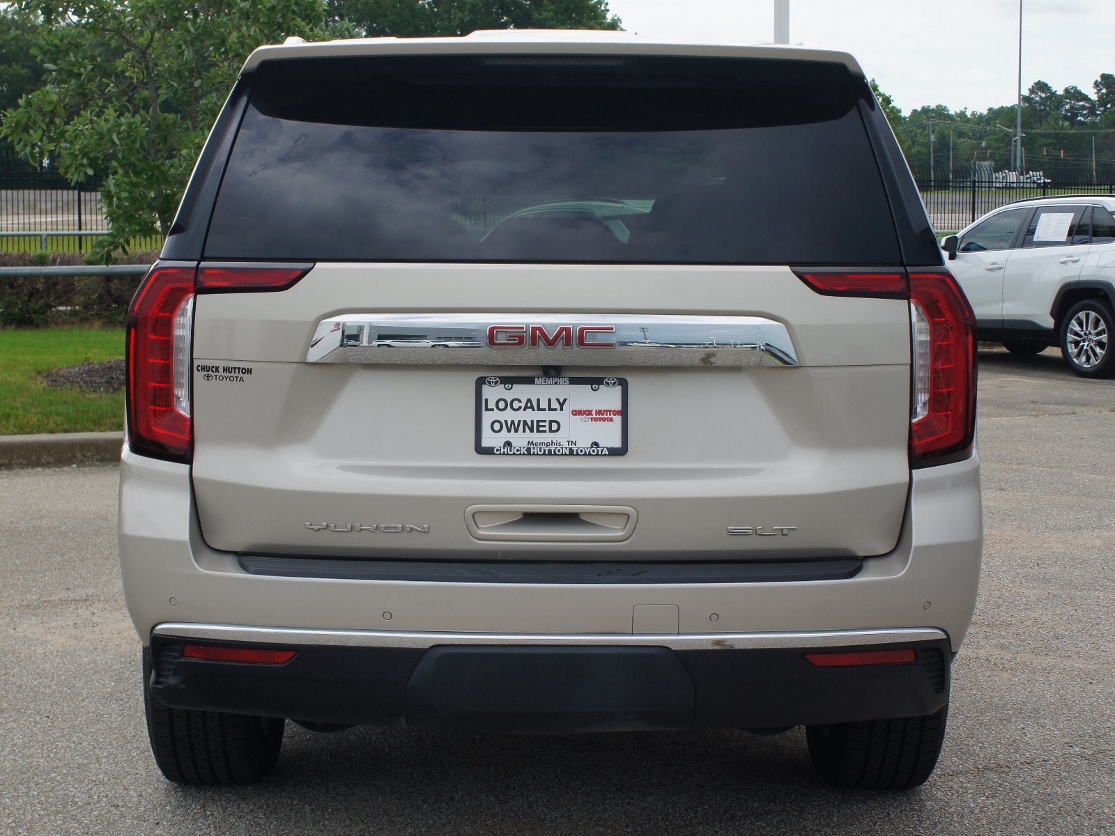 Used 2021 GMC Yukon SLT w/ SLT Premium Package AWD/4WD image 3