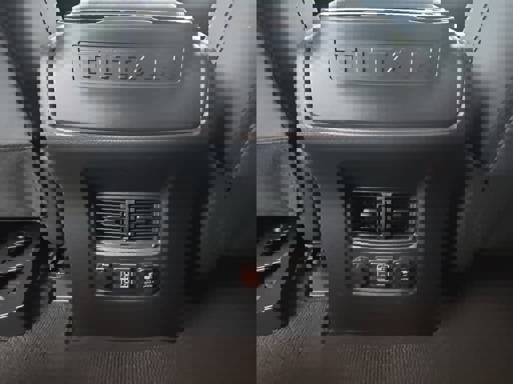 Used 2024 Nissan Titan SV w/ SV Bronze Edition Package image 33