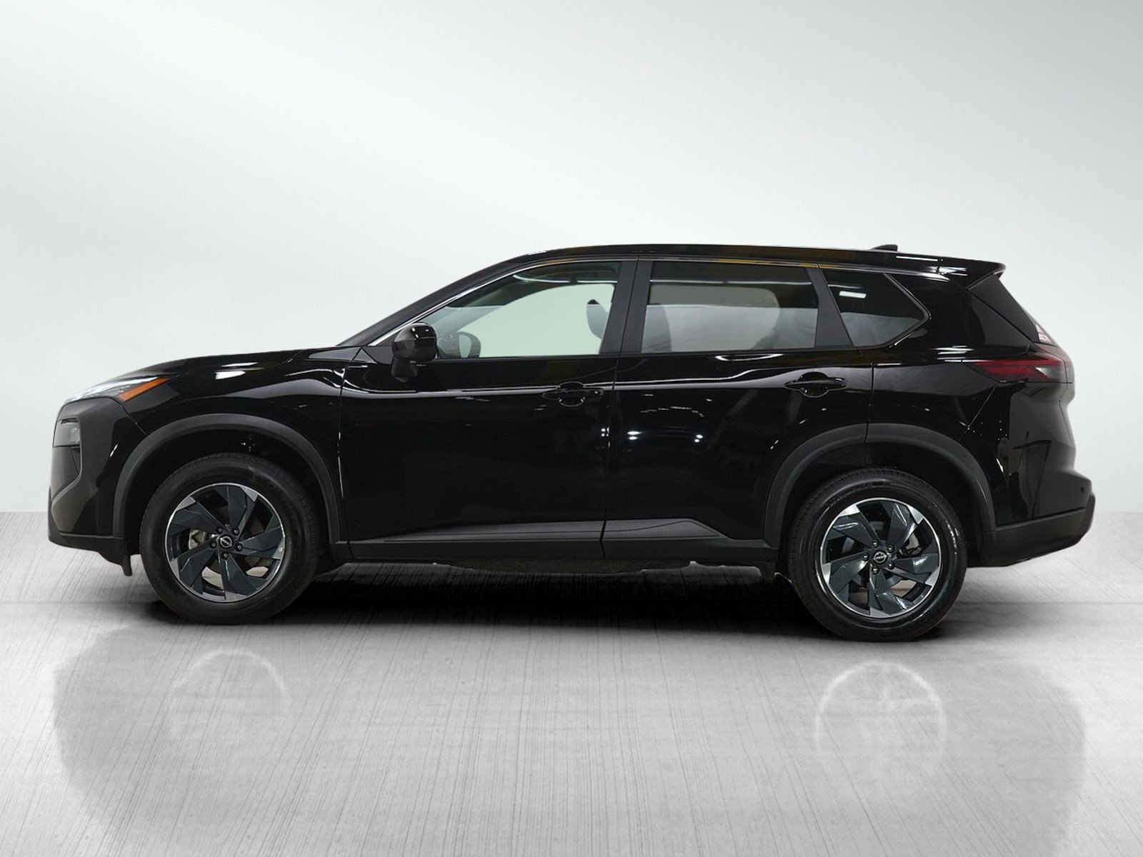 Used 2025 Nissan Rogue SV image 2