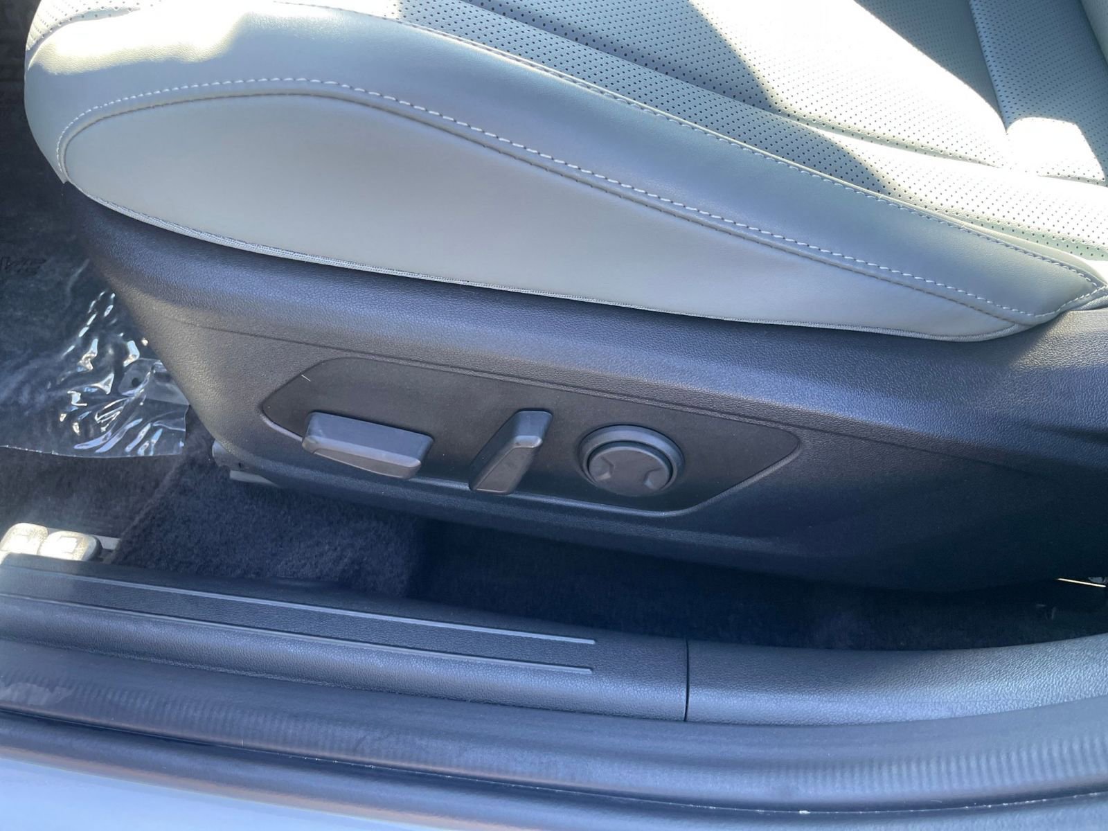 Used 2025 Hyundai Elantra Limited image 23