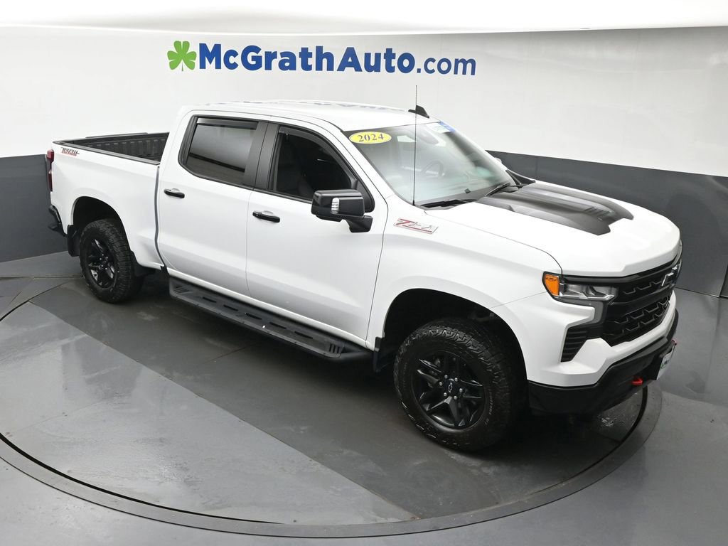 Used 2024 Chevrolet Silverado 1500 LT Trail Boss w/ LT Trail Boss Premium Package AWD/4WD image 3