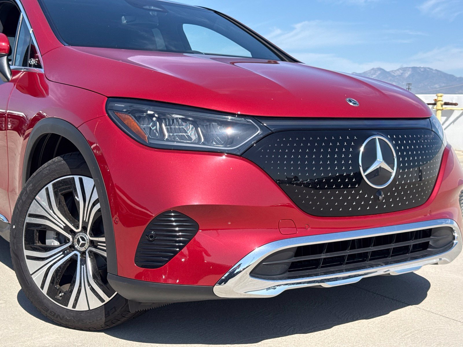 New 2026 Mercedes-Benz EQE 320+ SUV image 3