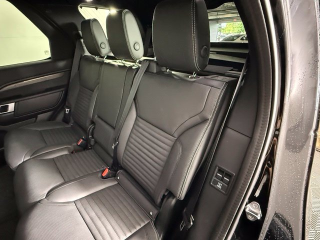 Used 2025 Land Rover Discovery Metropolitan Edition AWD/4WD image 19