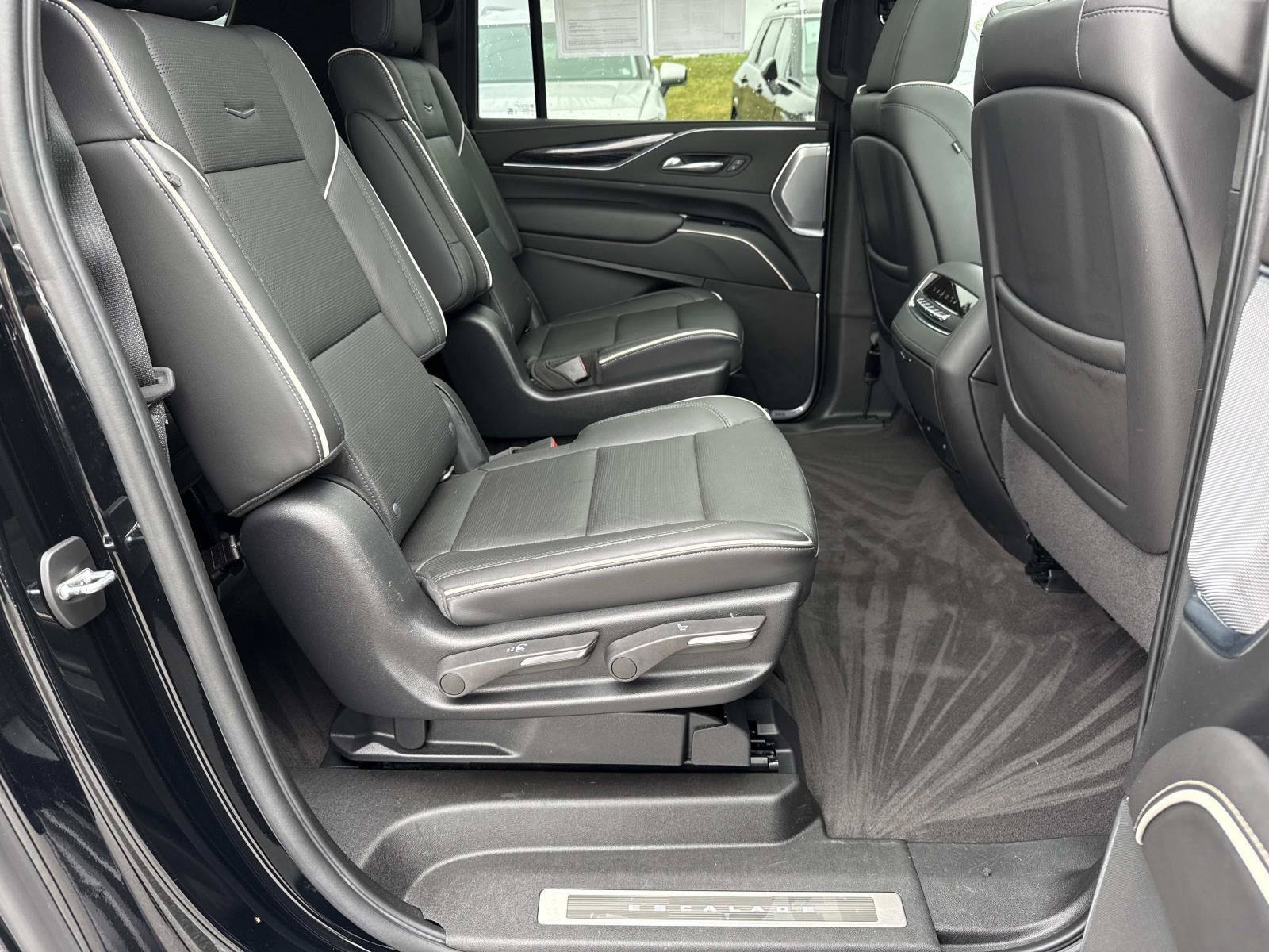 Used 2022 Cadillac Escalade ESV Sport w/ Touring Package AWD/4WD image 21