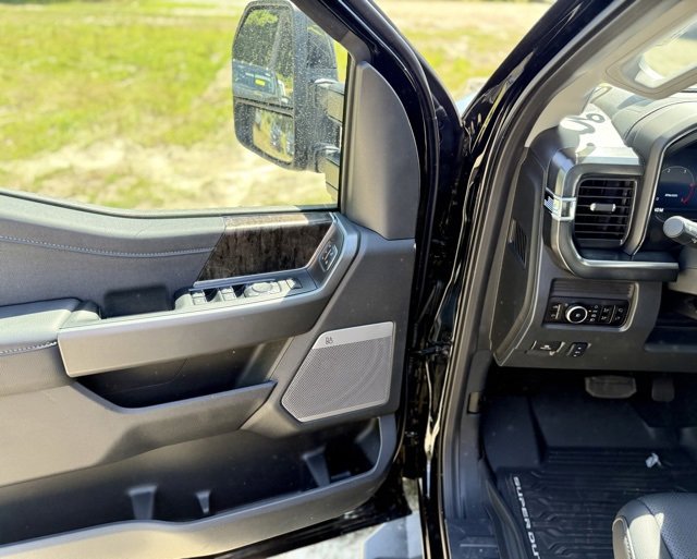 New 2025 Ford F350 Lariat w/ Lariat Ultimate Package image 13