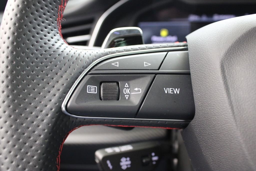 Used 2023 Audi RS Q8 w/ Black Optic Package image 28