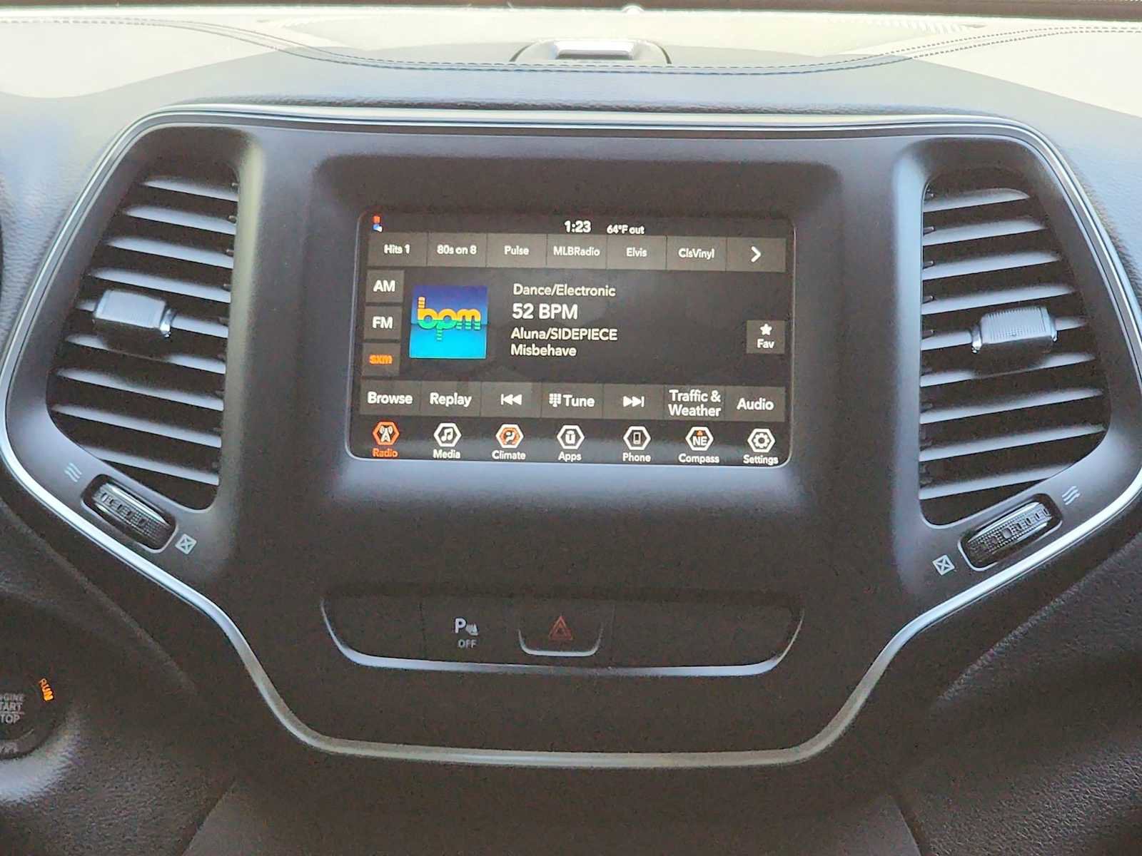 Used 2019 Jeep Cherokee Latitude Plus FWD image 20