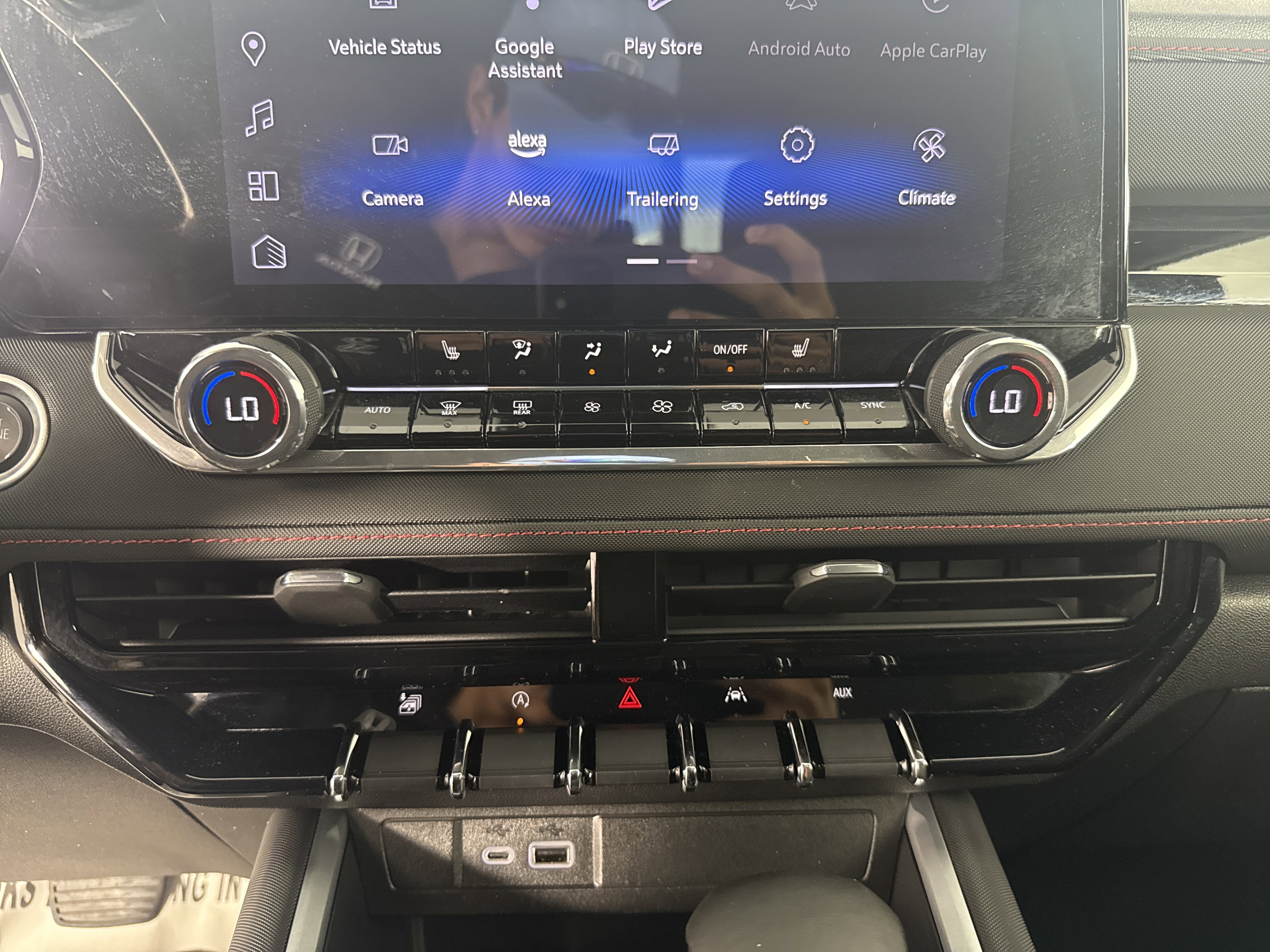 Used 2024 Chevrolet Colorado Z71 w/ Z71 Convenience Package 2 image 32