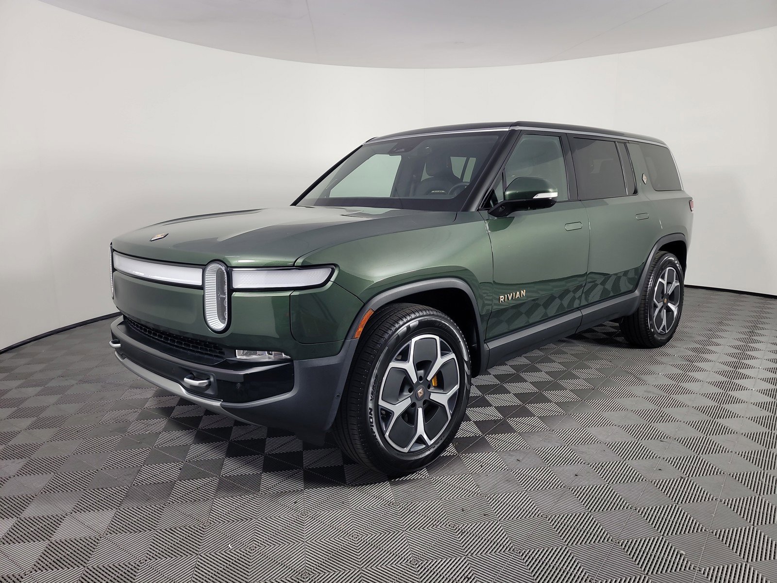 Used 2024 Rivian R1S Adventure AWD/4WD image 1