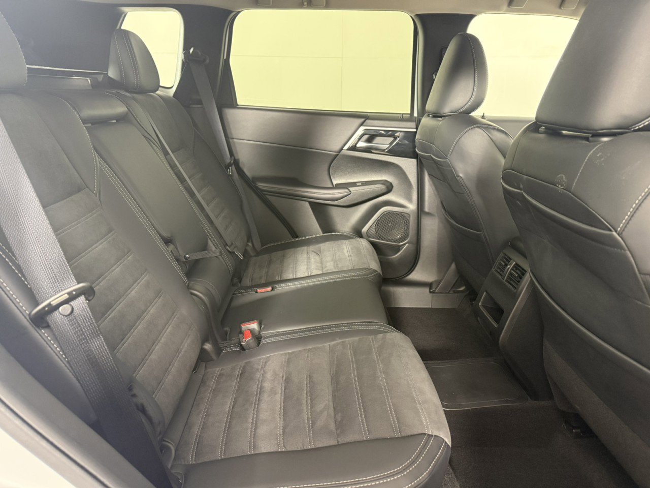 Used 2024 Mitsubishi Outlander SEL AWD/4WD image 13