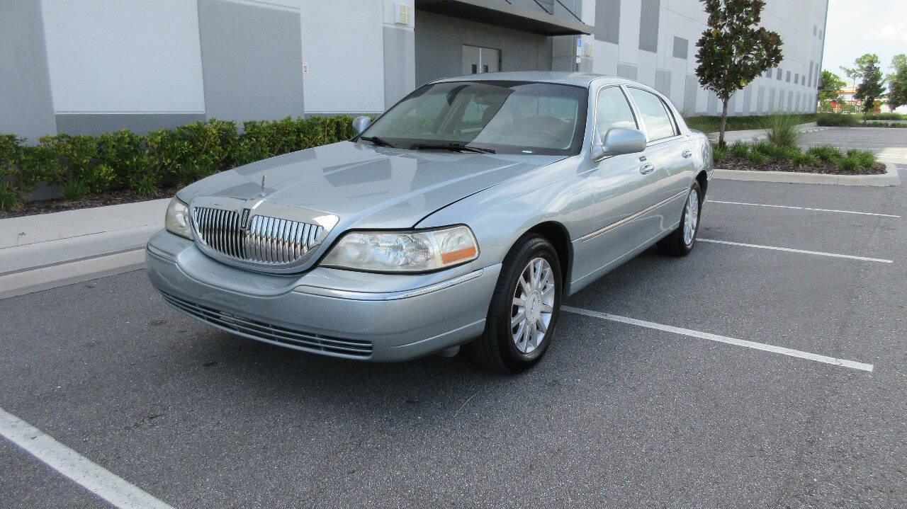 Used 2007 Lincoln Town Car Signature