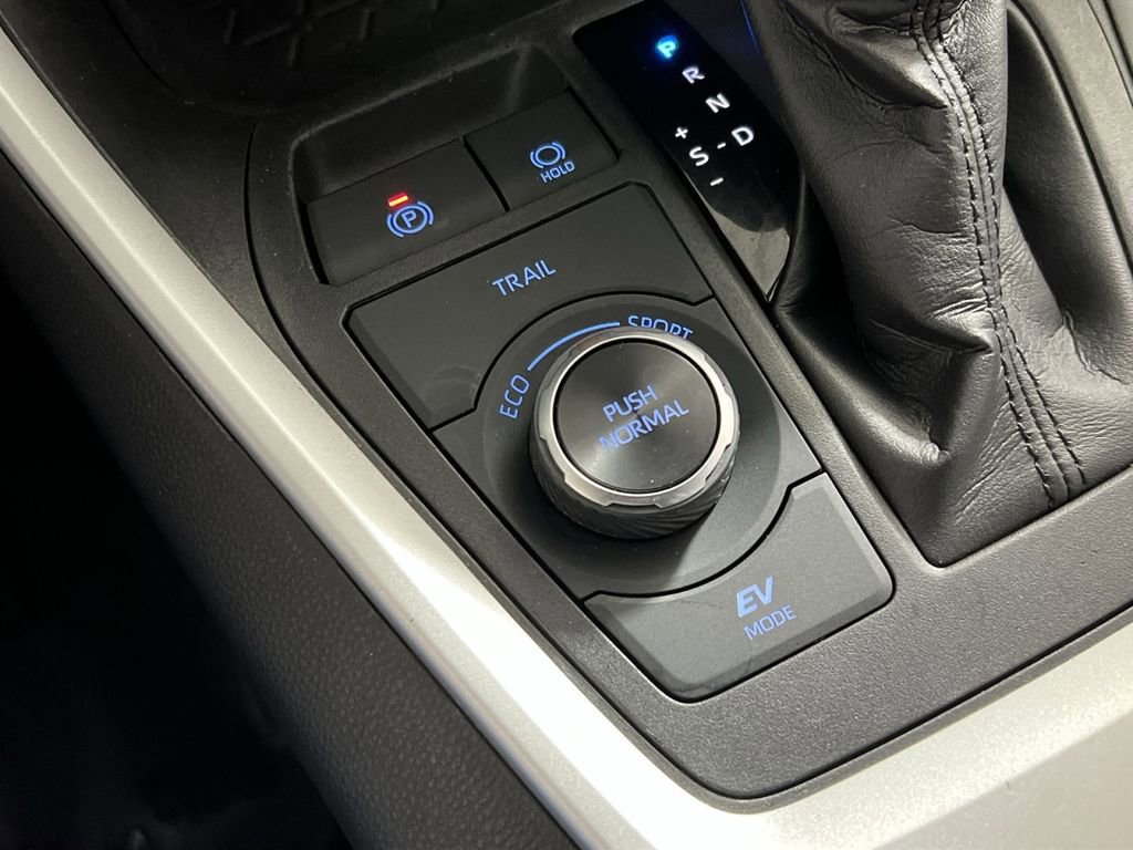 Used 2022 Toyota RAV4 XLE image 31