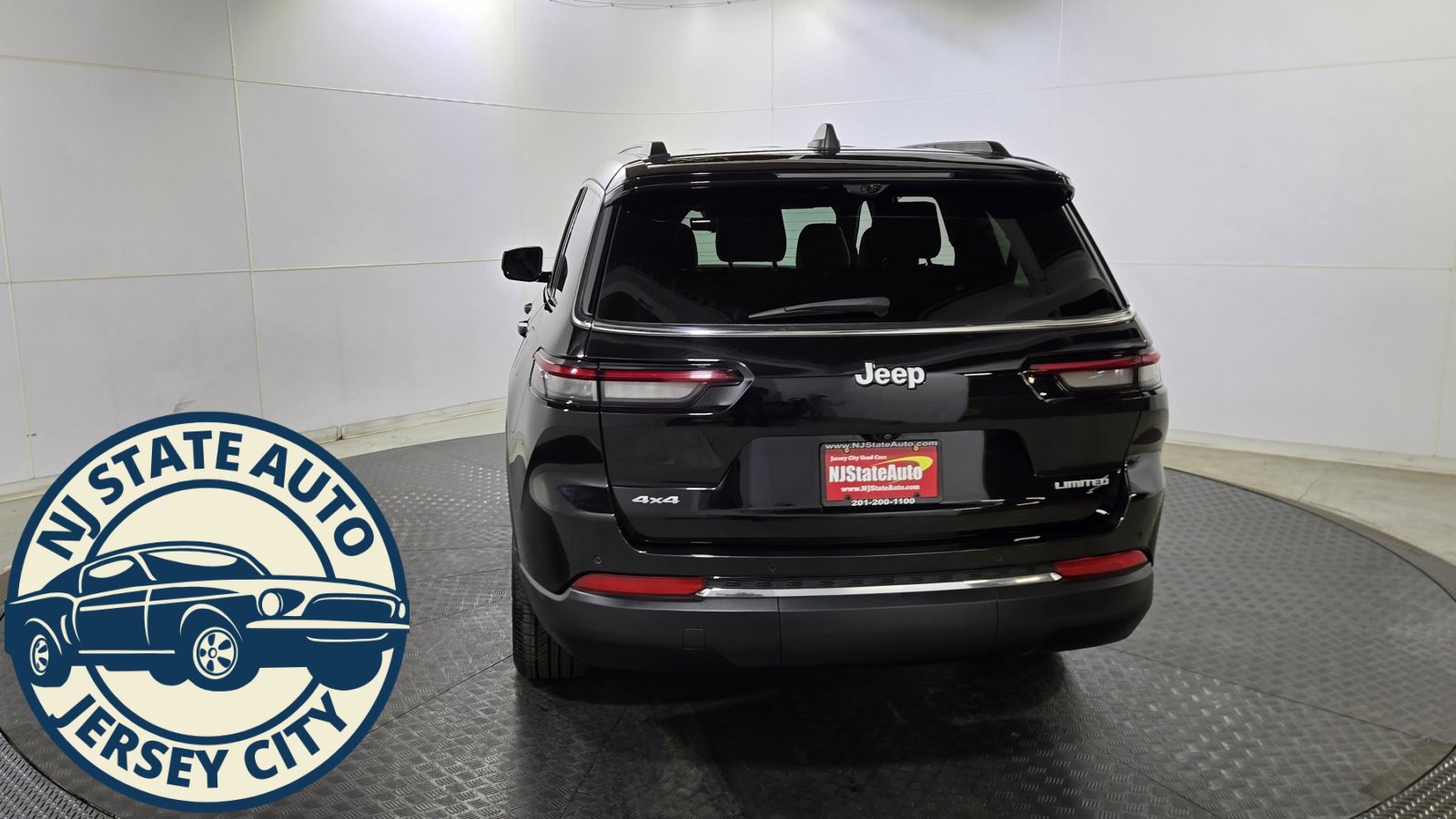 Used 2024 Jeep Grand Cherokee L Limited w/ Luxury Tech Group II image 6