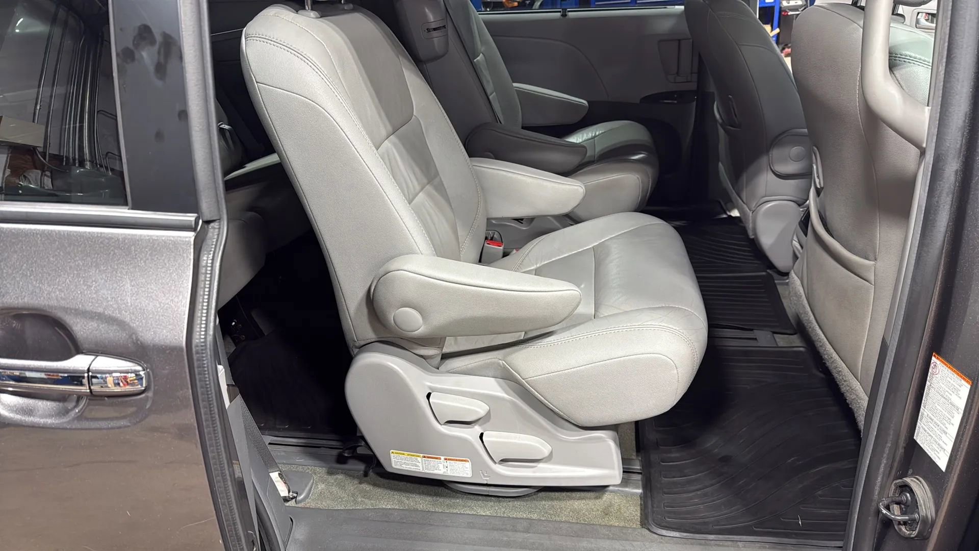 Used 2017 Toyota Sienna XLE w/ XLE Navigation Package FWD image 15