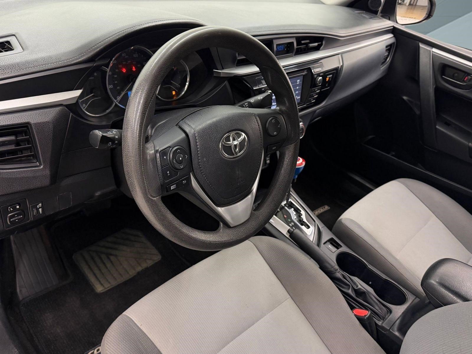 Used 2016 Toyota Corolla L FWD image 3