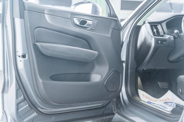 Used 2020 Volvo XC60 T6 Momentum image 33