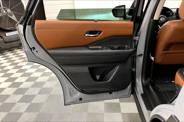 Used 2025 Nissan Pathfinder Platinum w/ Cargo Package FWD image 24