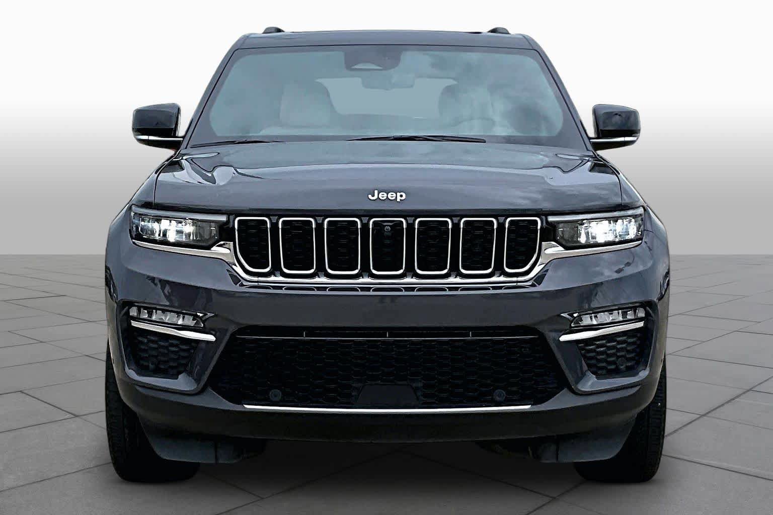 Used 2024 Jeep Grand Cherokee Limited w/ Luxury Tech Group II RWD image 4