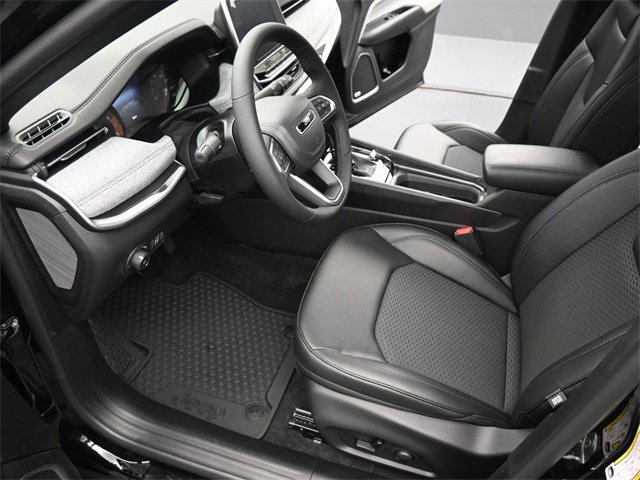 New 2025 Jeep Compass Latitude w/ Sun & Sound Group image 9