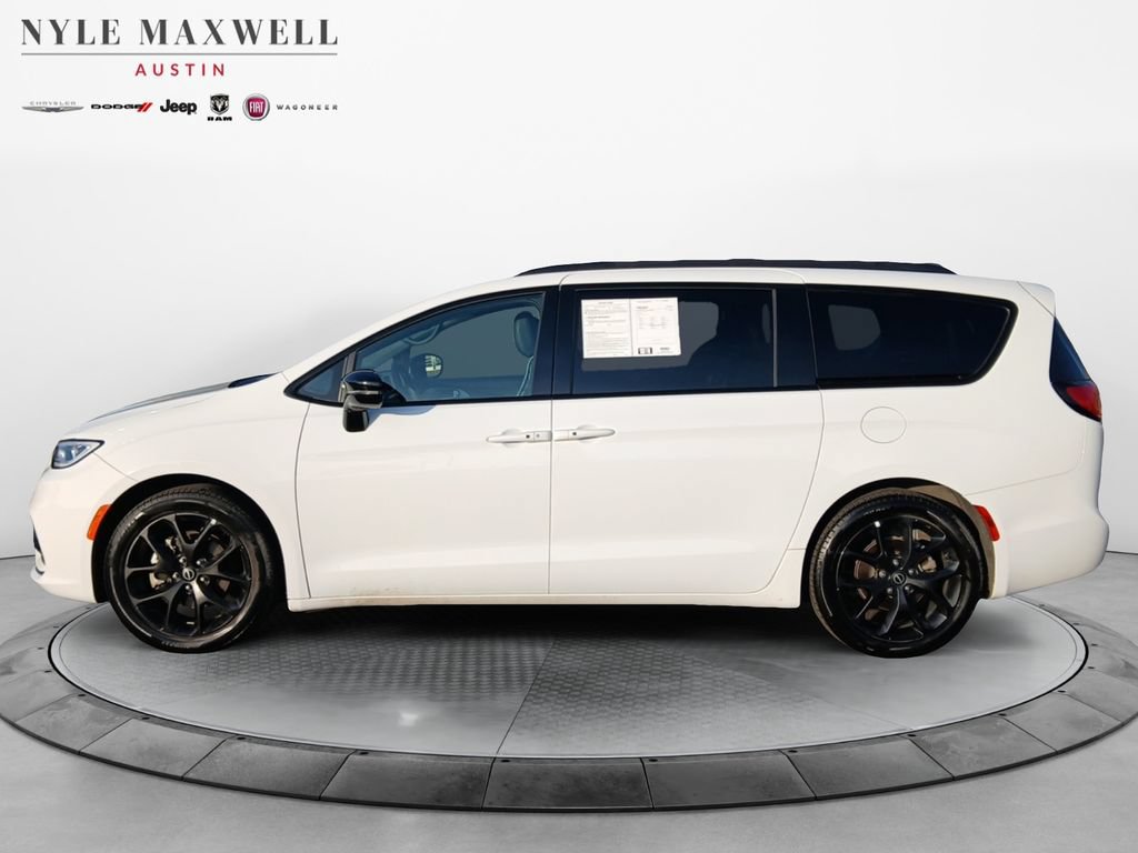 Used 2026 Chrysler Pacifica Limited w/ S Appearance Package FWD image 13