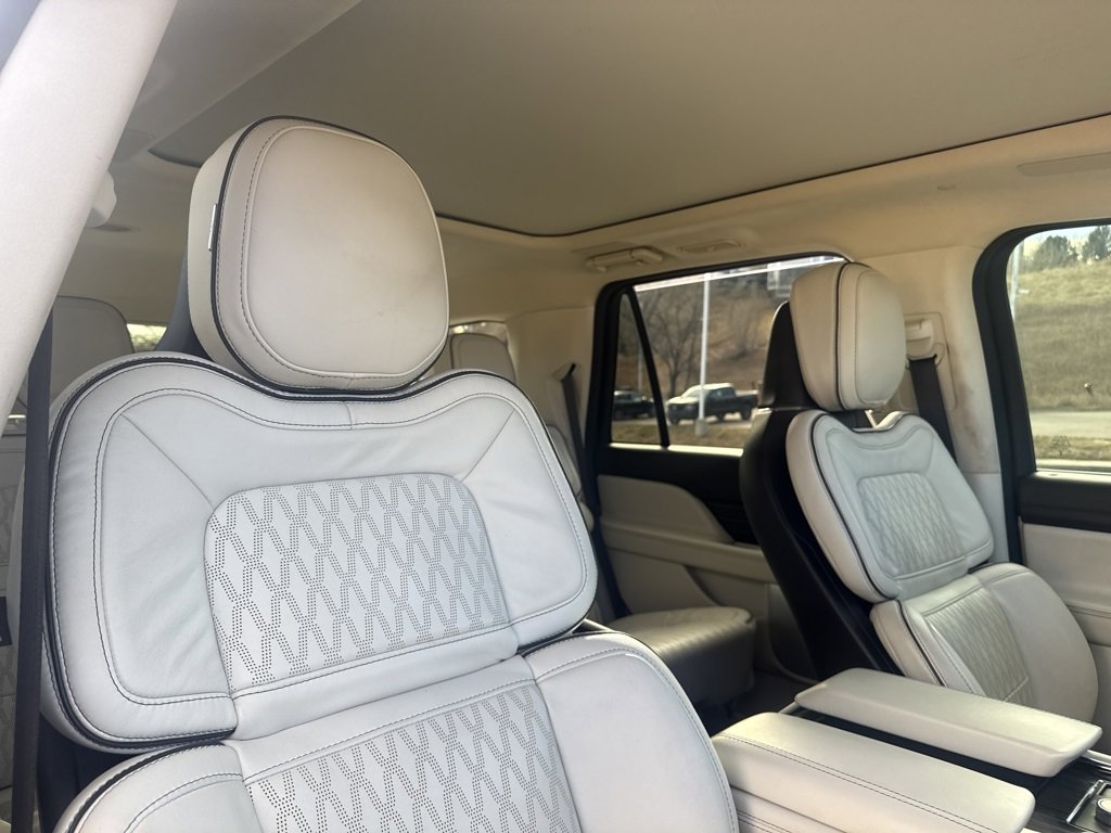 Certified 2024 Lincoln Navigator Black Label image 32