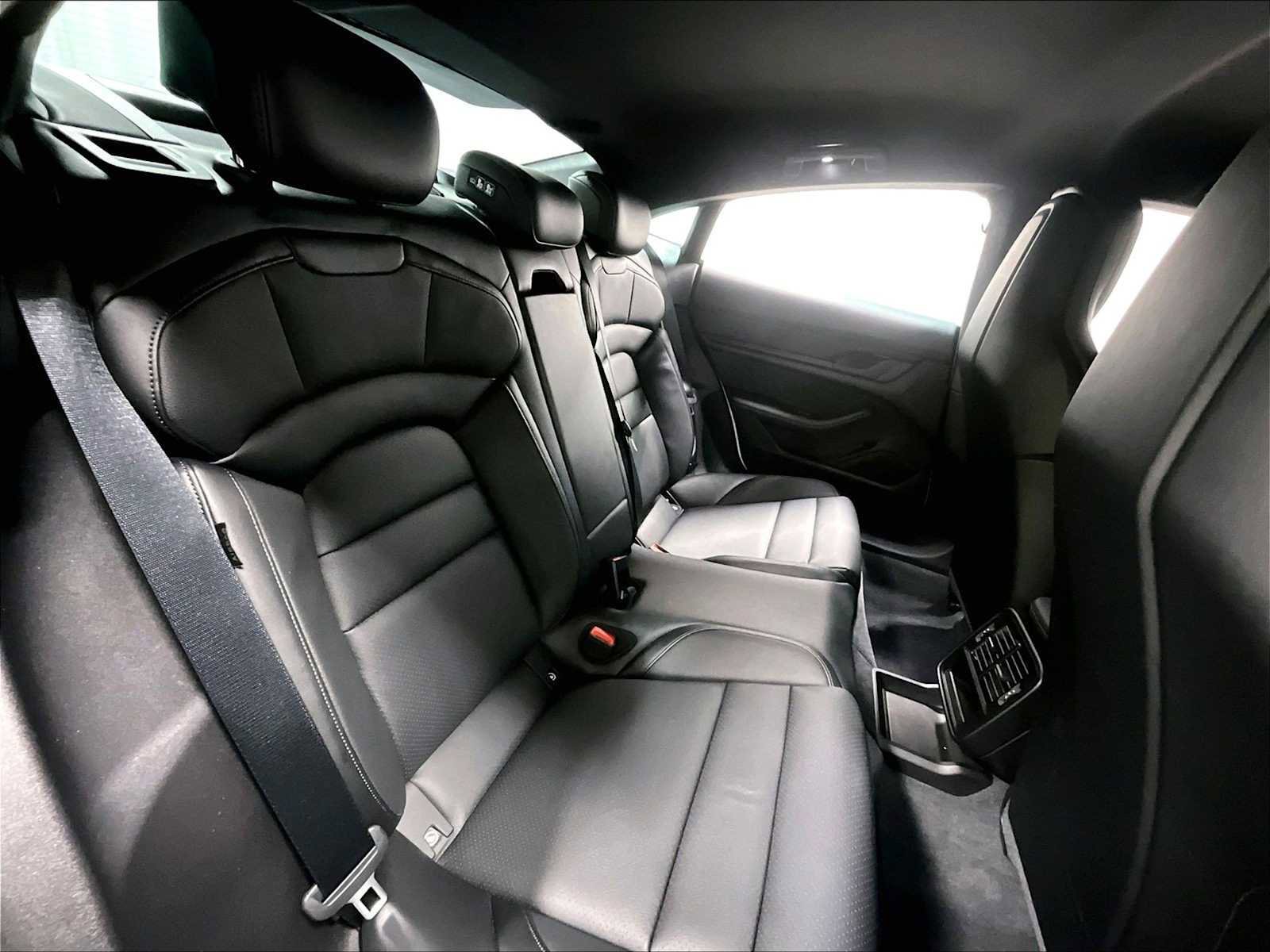 Used 2022 Porsche Taycan image 31