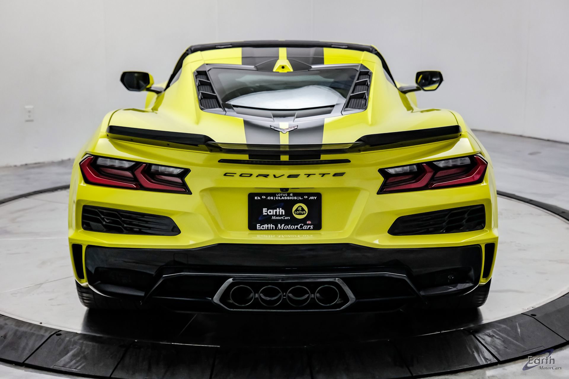 Used 2024 Chevrolet Corvette Z06 w/ Stealth Interior Trim Package RWD image 16