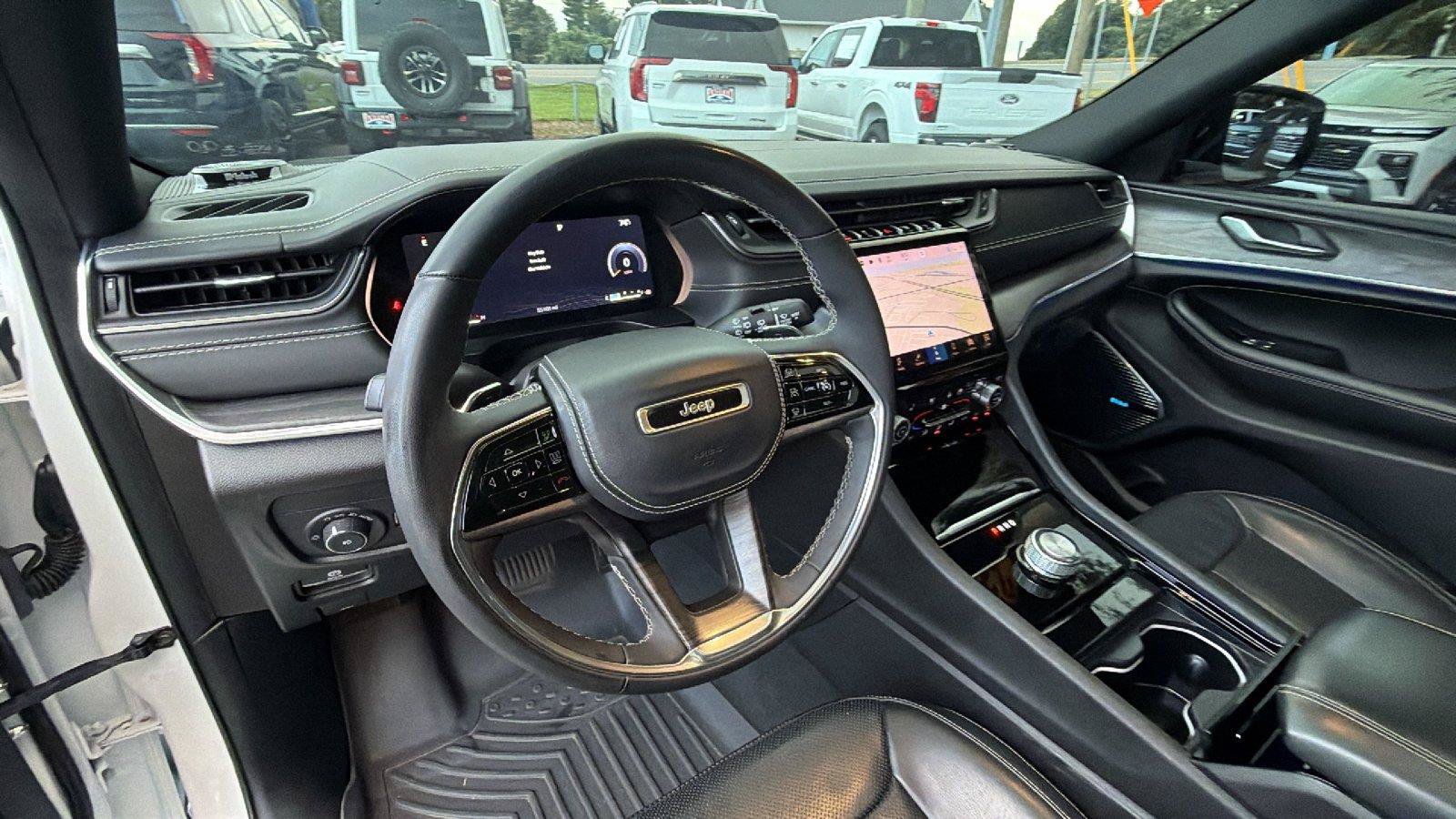 Used 2023 Jeep Grand Cherokee Overland RWD image 26