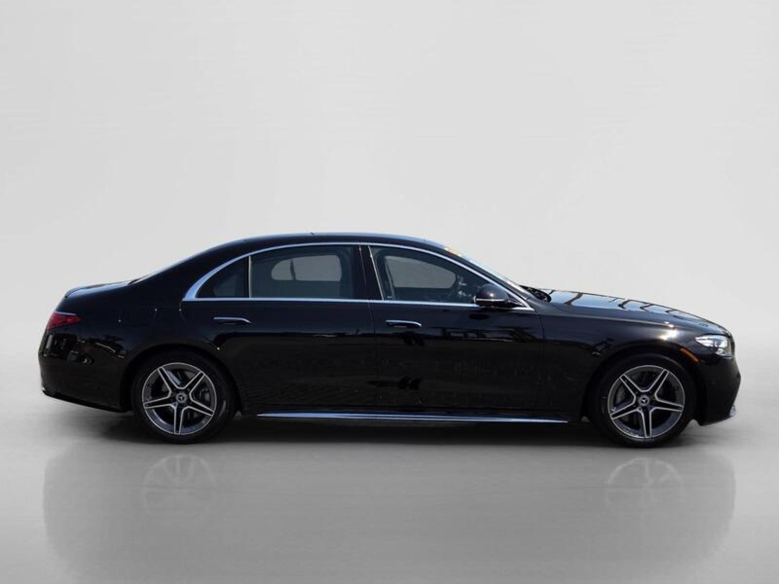 Certified 2025 Mercedes-Benz S 500 4MATIC image 6