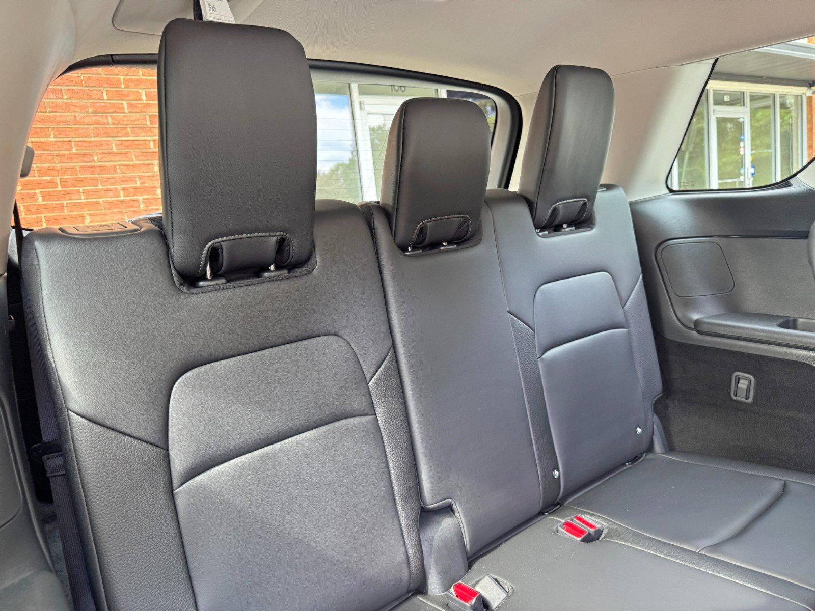 Used 2025 Nissan Pathfinder SL AWD/4WD image 36