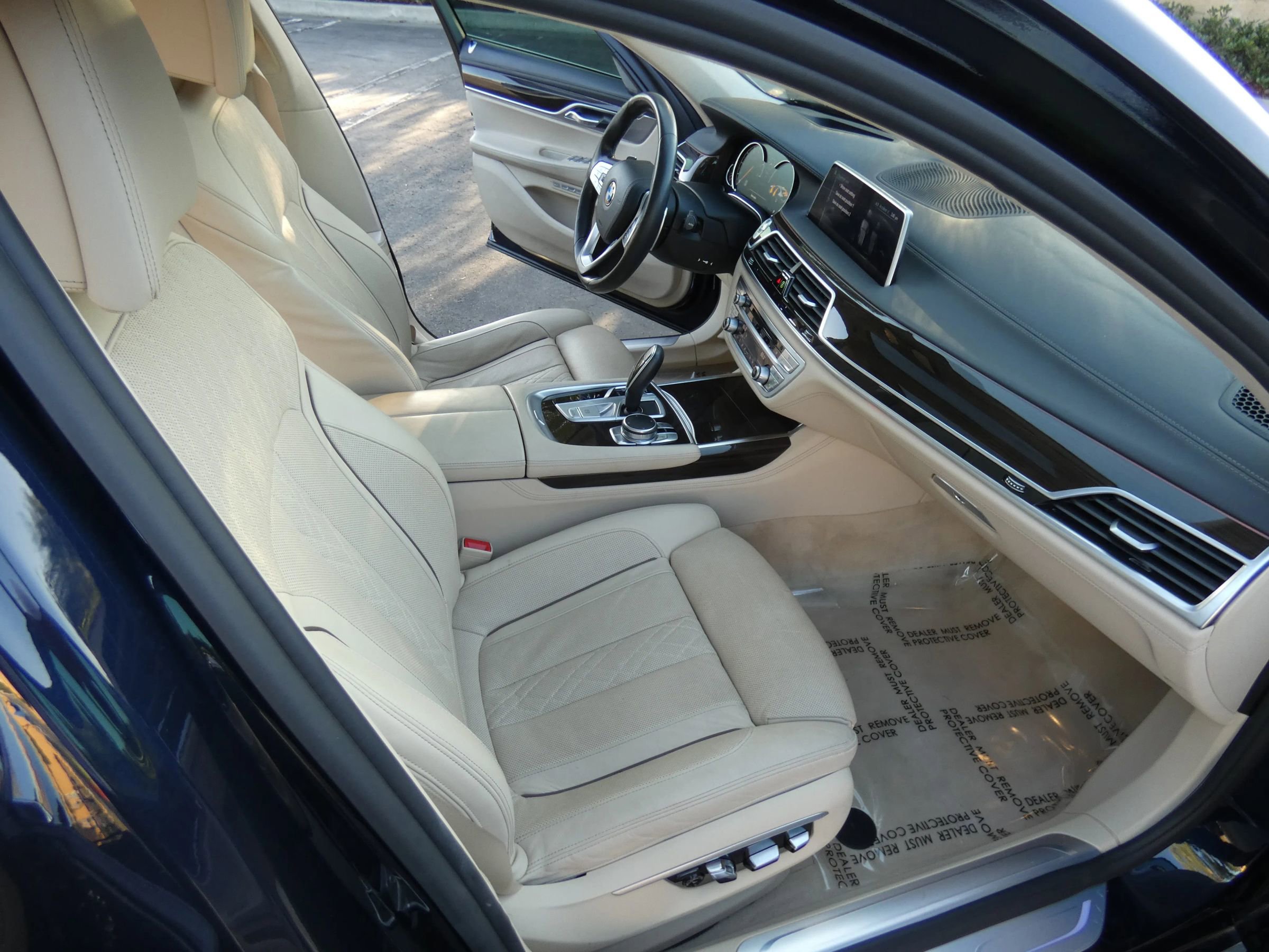 Used 2016 BMW 750i xDrive image 26