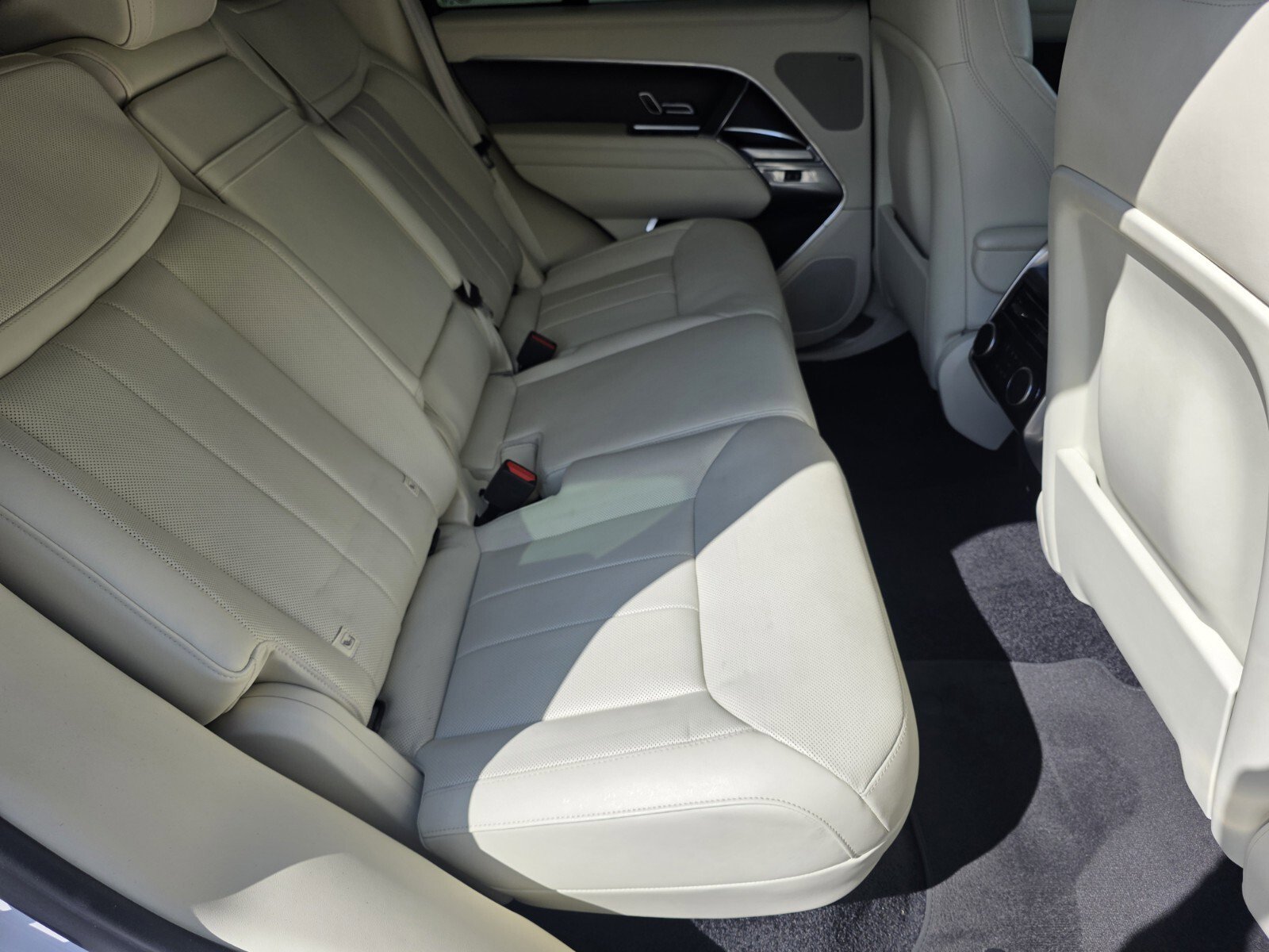 Certified 2024 Land Rover Range Rover SE image 5