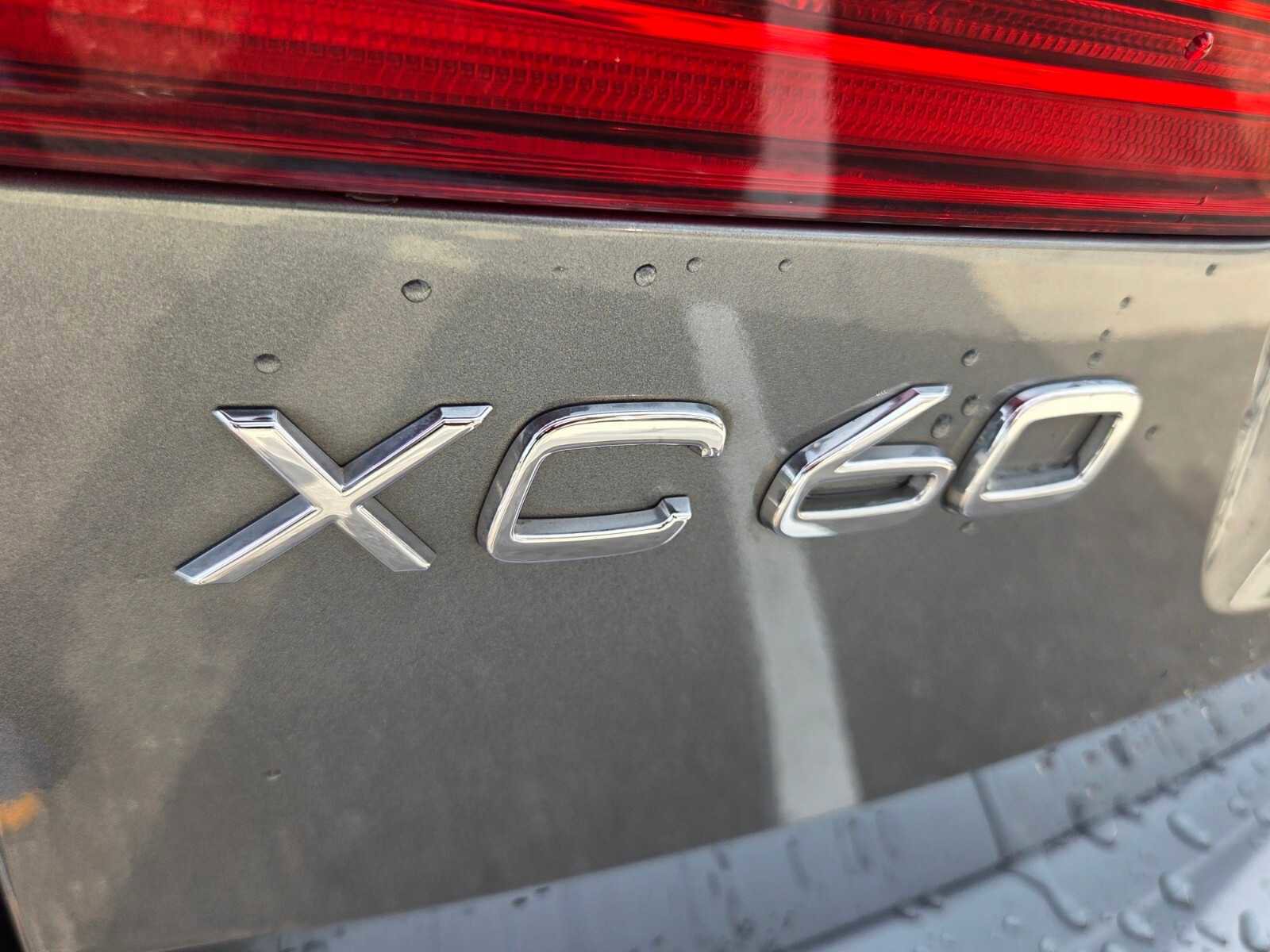 Used 2018 Volvo XC60 T5 Momentum w/ Vision Package AWD/4WD image 16