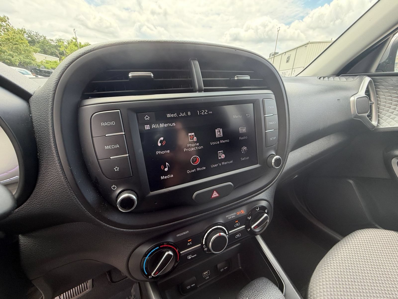 Used 2025 Kia Soul LX w/ LX Technology Package FWD image 20