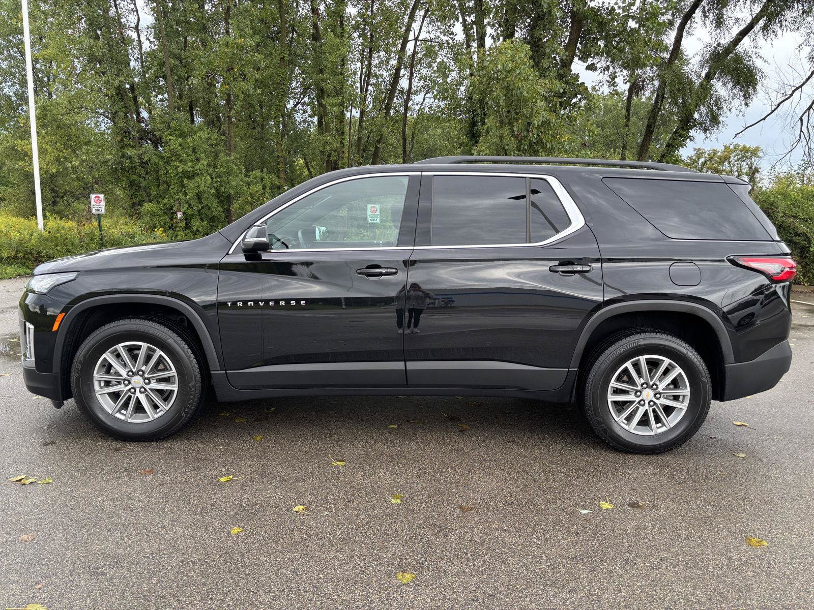 Used 2023 Chevrolet Traverse LT AWD/4WD image 2